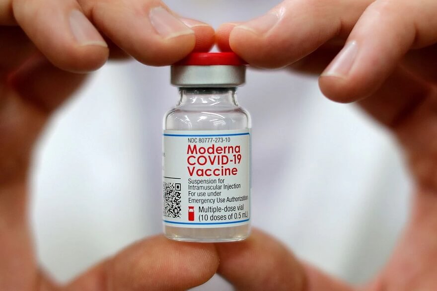 moderna vac - Moderna sees fewer 2021 vaccine deliveries, shares drop