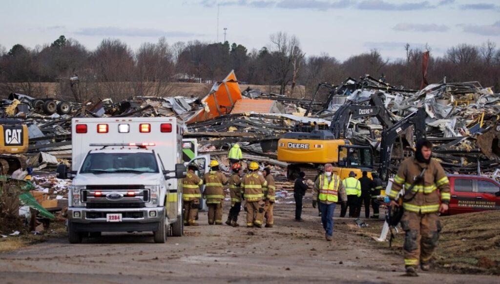 211211140341 20 midwest weather kentucky super 169 - Powerful tornadoes wreak havoc killing more than 80 in six US states