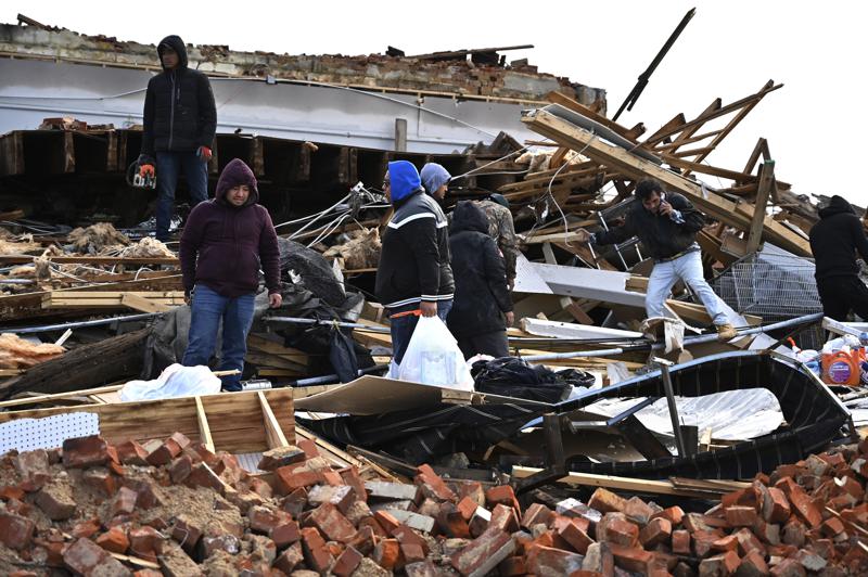 Powerful tornadoes wreak havoc killing more than 80 in six US states