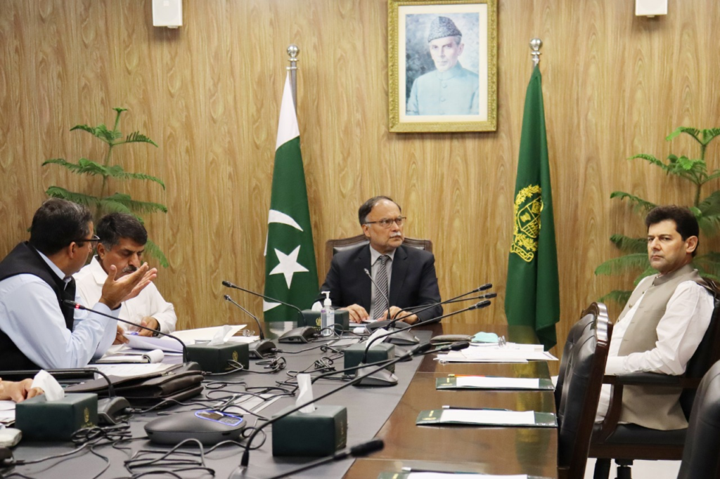 Minister for Planning, Development and Special Initiatives Ahsan Iqbal presiding over a special meeting to review plans for Pakistan's self-reliance in edible oil production.